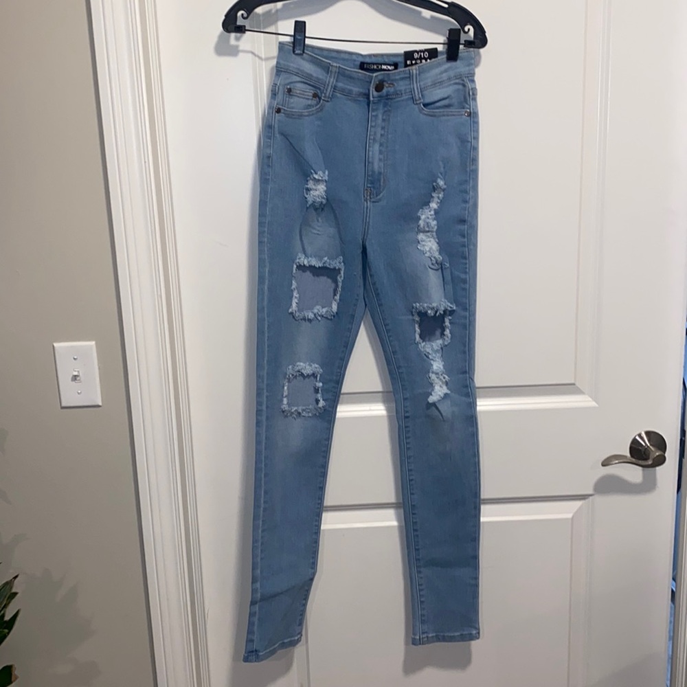 Brand New Distressed Denim Jeans SZ 9